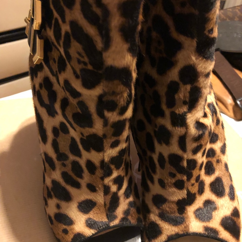 💯 Authentic Christian louboutin/Taken best offer - Picture 4 of 5